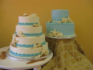 Photo of beach themed wedding mini cakes from Sweet Disposition. 