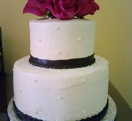 formal weddng cake with ribbon