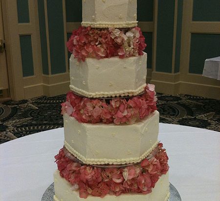 white and roses cake