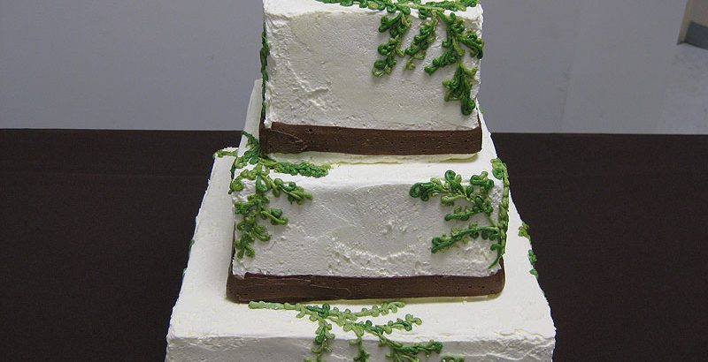 three tier square wedding cake